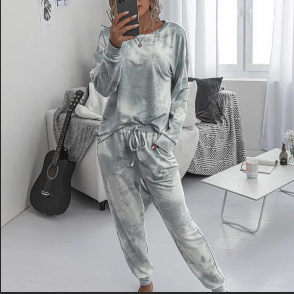 SHEIN TIE DYE LOUNGE SET SIZE MEDIUM